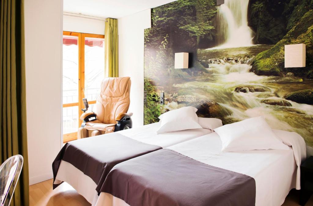 Hospedium Hostal Un Punto Chic Huesca Szoba fotó