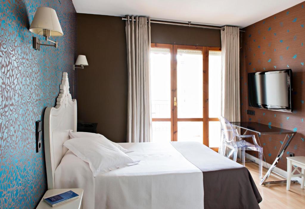 Hospedium Hostal Un Punto Chic Huesca Szoba fotó