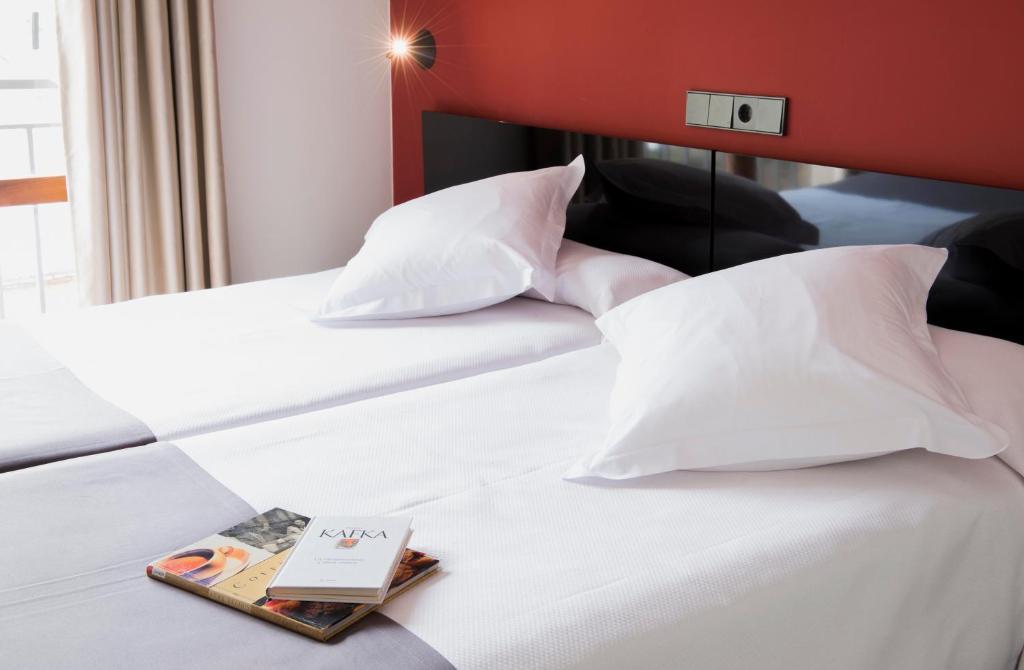 Hospedium Hostal Un Punto Chic Huesca Szoba fotó
