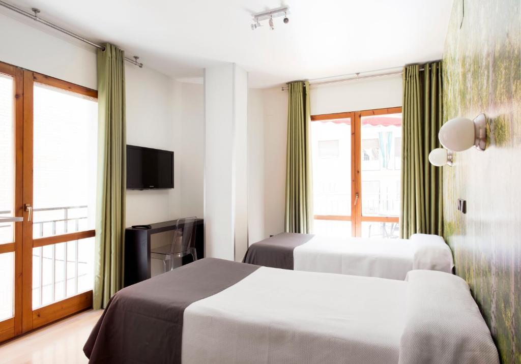 Hospedium Hostal Un Punto Chic Huesca Kültér fotó