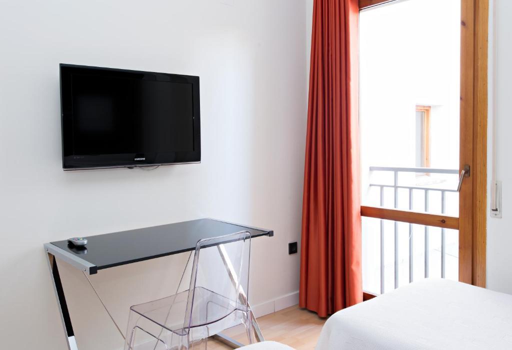 Hospedium Hostal Un Punto Chic Huesca Kültér fotó