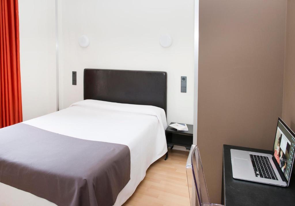 Hospedium Hostal Un Punto Chic Huesca Szoba fotó