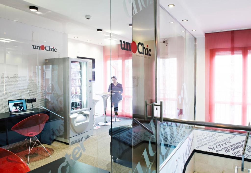 Hospedium Hostal Un Punto Chic Huesca Kültér fotó